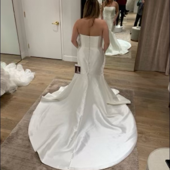 2020 size 16 Pronovias ivory mikado wedding dress - Picture 4 of 4